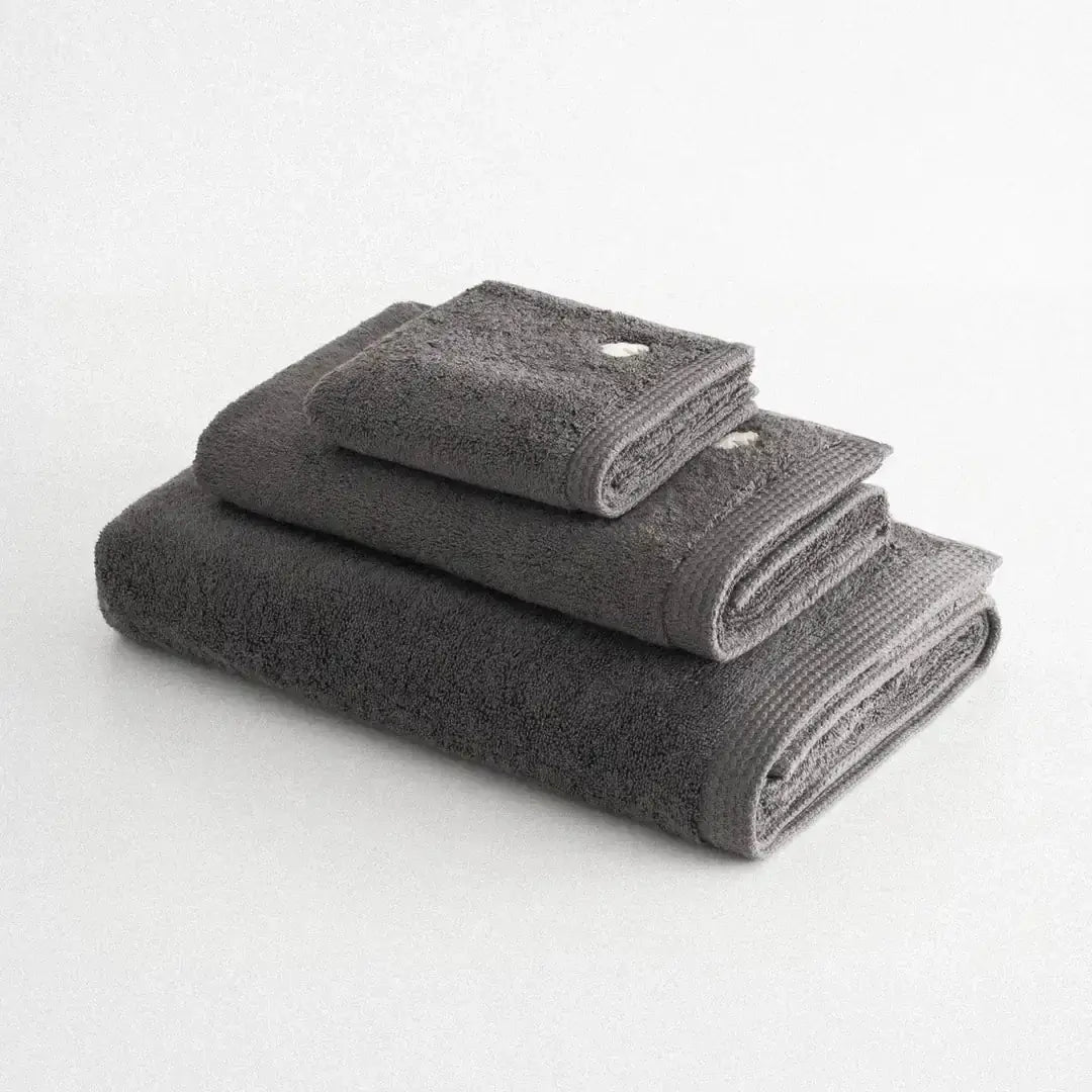 serviette brodée en coton biologique
