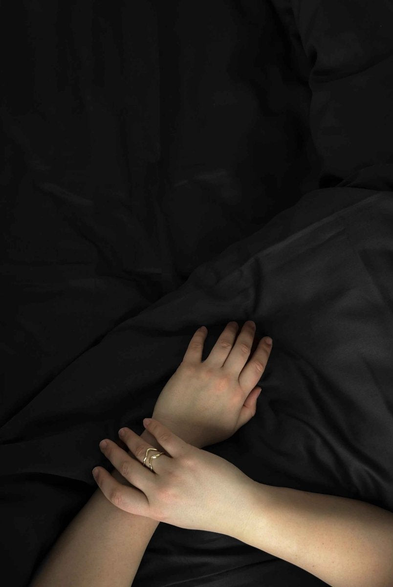 Literie Noir Satin – 100% Coton Turc, 140g, Élégance Minimaliste