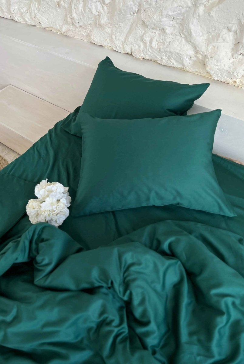 Literie en Satin Vert Foncé – 100% Coton Turc, 140g, Élégance Naturelle
