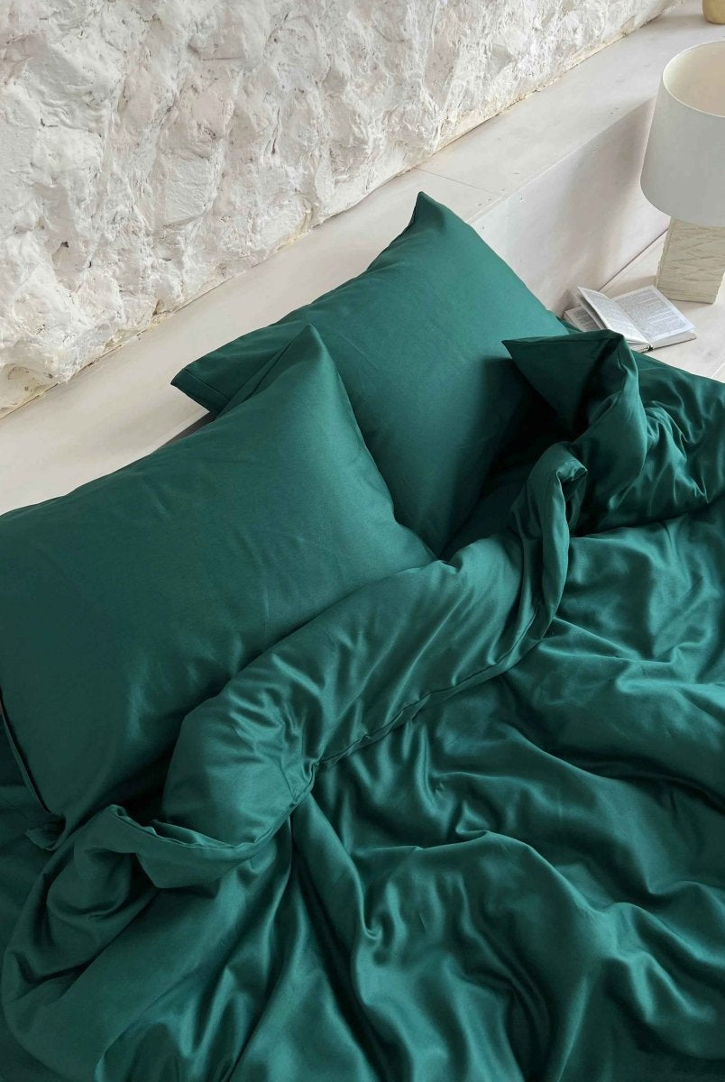 Literie en Satin Vert Foncé – 100% Coton Turc, 140g, Élégance Naturelle