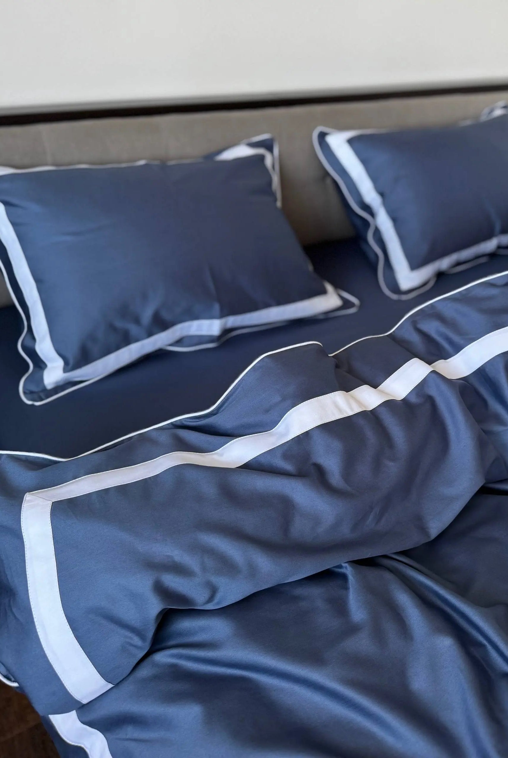 Pościel z Merceryzowanej Satyny – Stalowy Błękit & Biały, 100% Bawełna Turecka, 140 g/m², Edycja Exclusive Wivanco Bedding