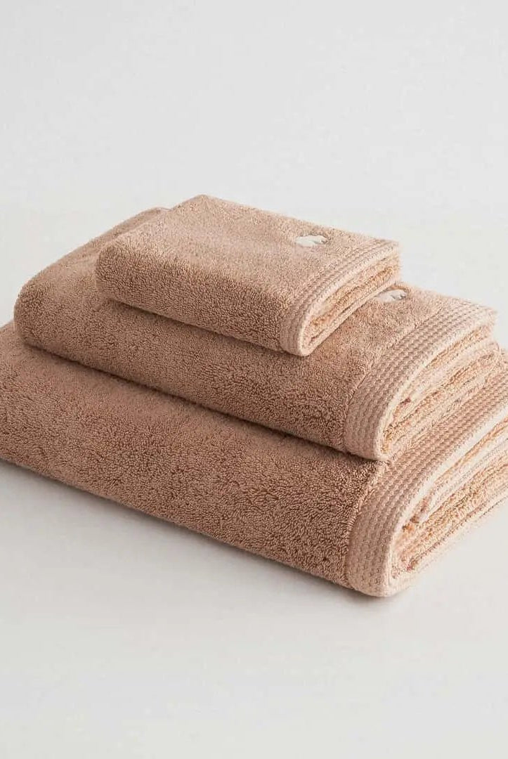 serviette brodée en coton biologique