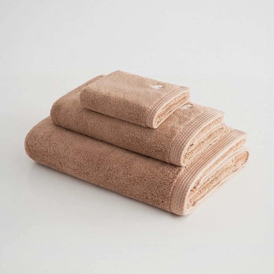 serviette brodée en coton biologique