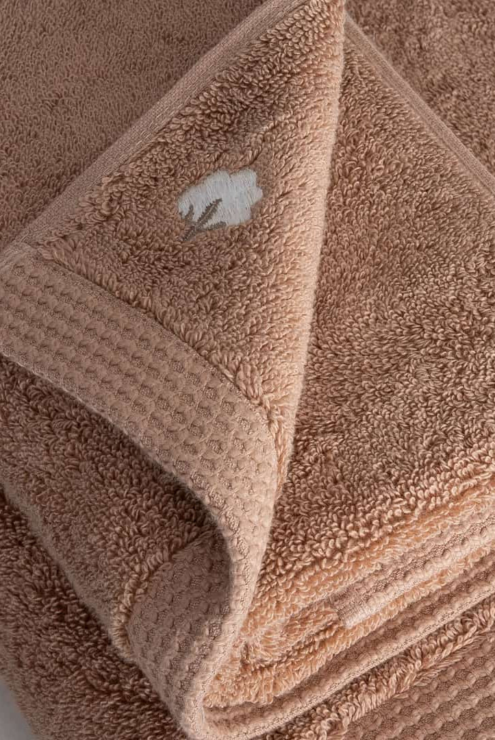 serviette brodée en coton biologique