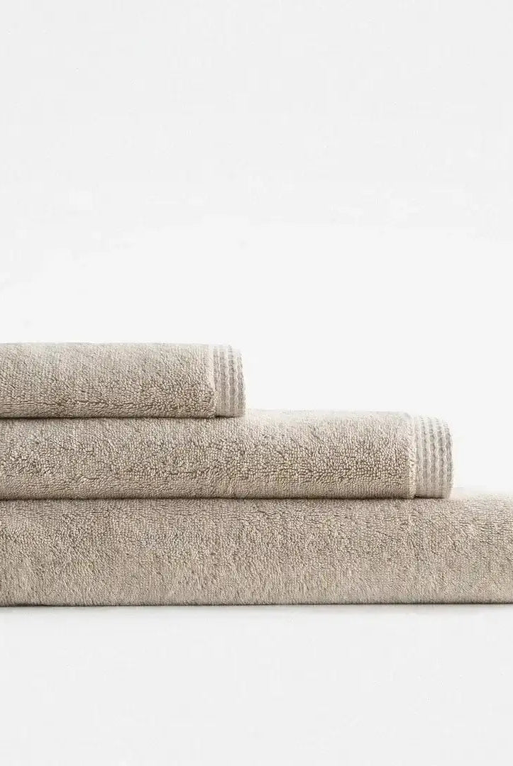 serviette brodée en coton biologique