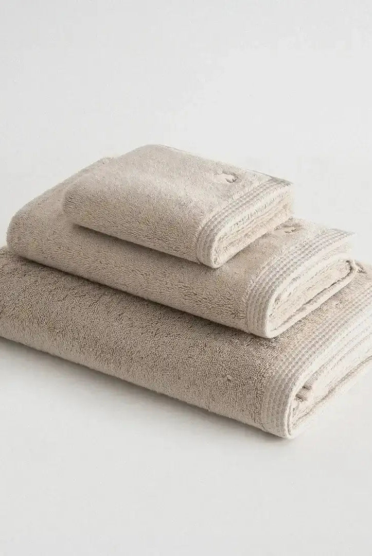 serviette brodée en coton biologique