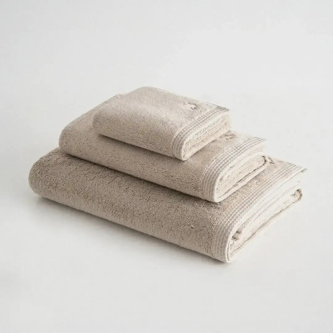 serviette brodée en coton biologique