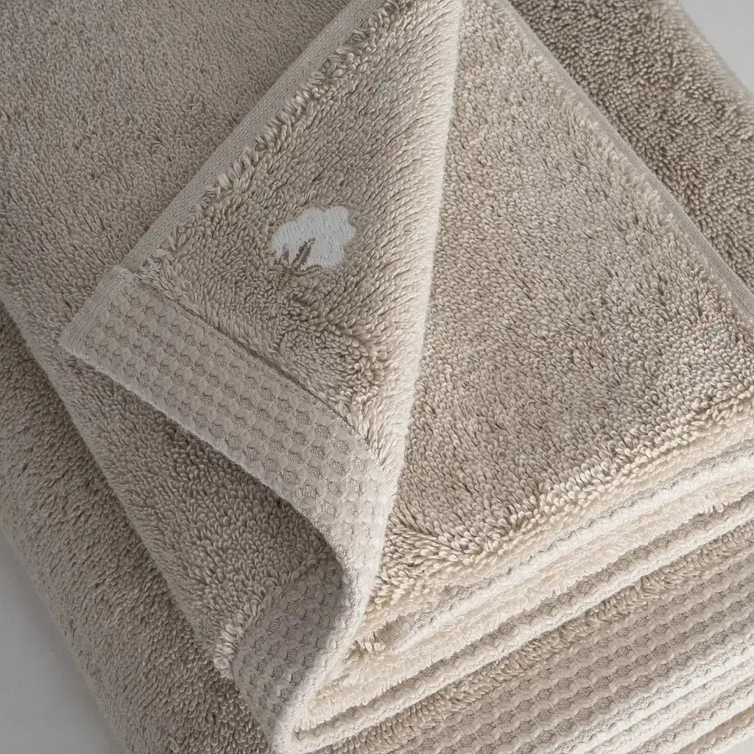 serviette brodée en coton biologique