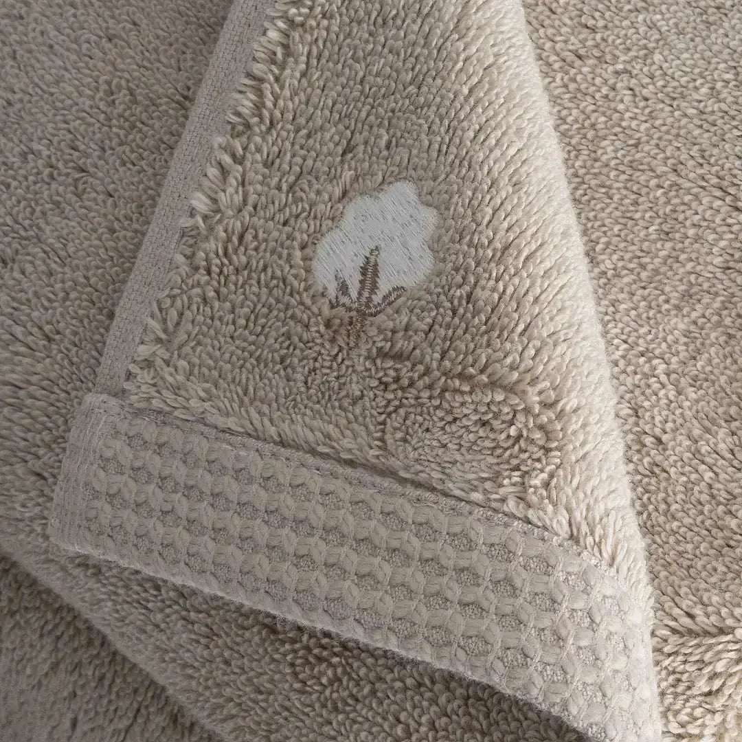 serviette brodée en coton biologique