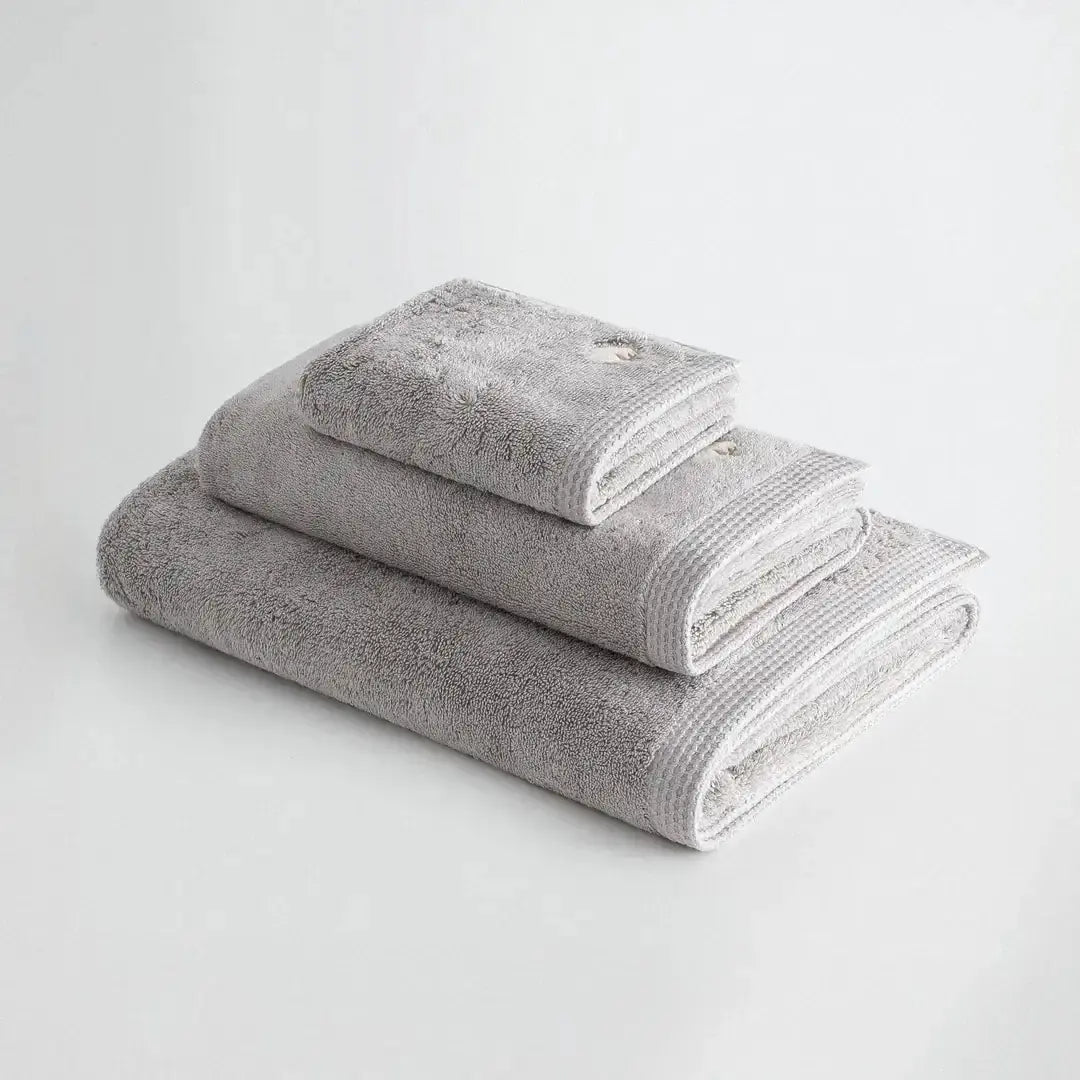 serviette brodée en coton biologique