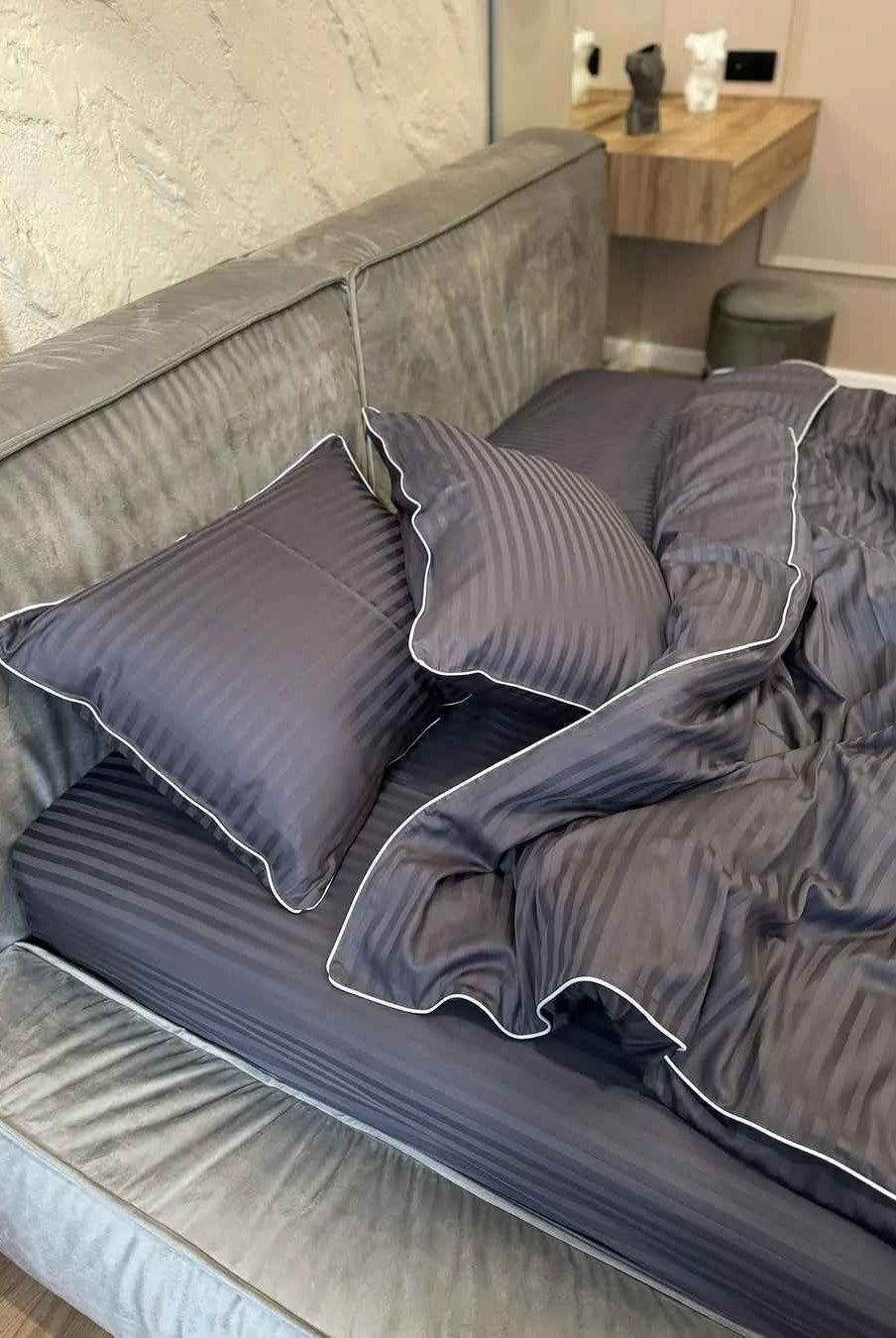 Literie en Satin Mercerisé – Graphite Clair avec Bordure Blanche, 100% Coton Turc, 140 g/m², Collection Premium