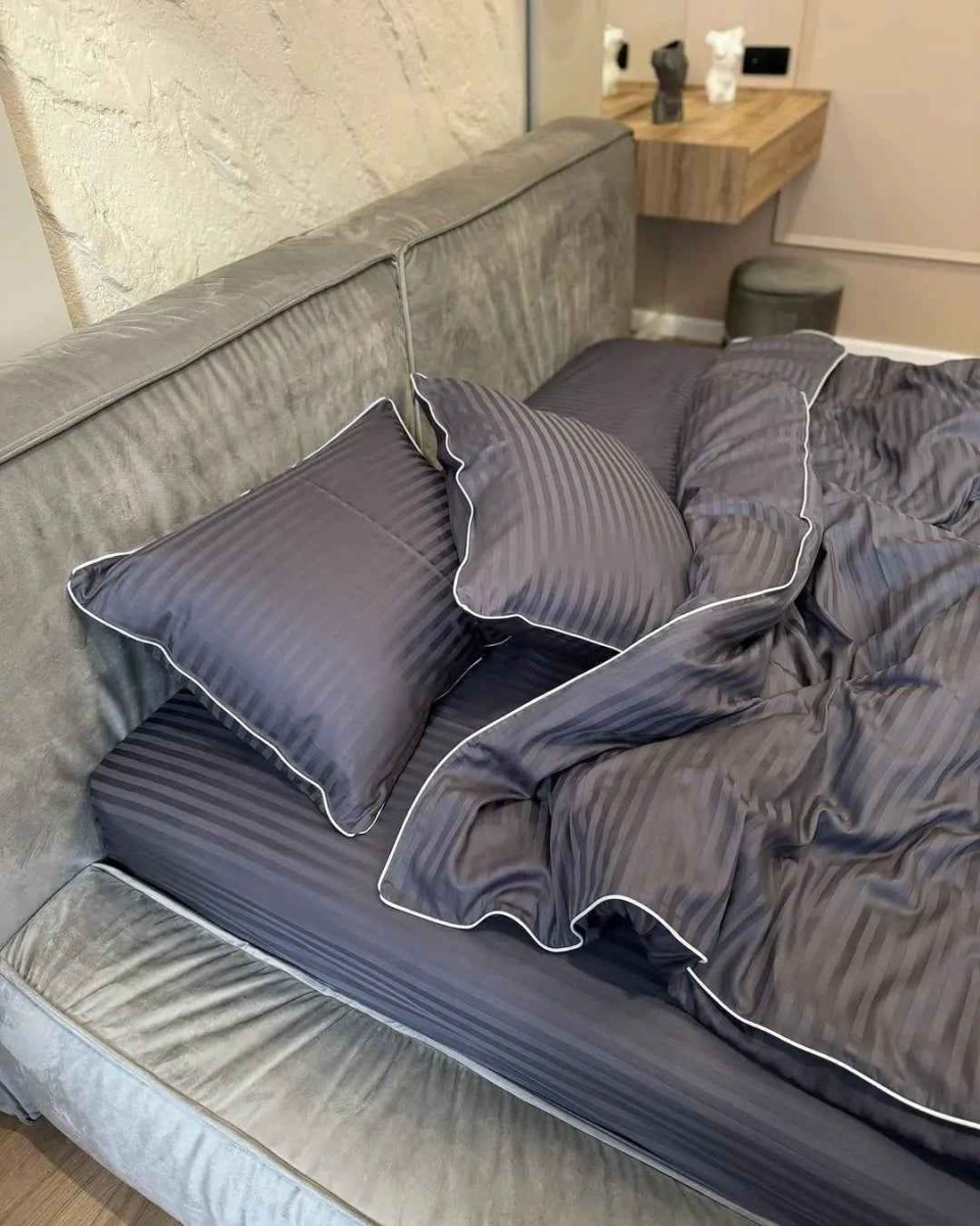 Literie en Satin Mercerisé – Graphite Clair avec Bordure Blanche, 100% Coton Turc, 140 g/m², Collection Premium