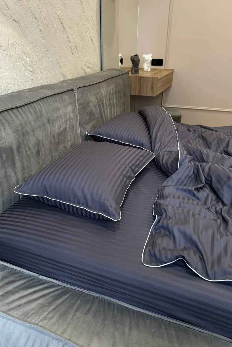 Literie en Satin Mercerisé – Graphite Clair avec Bordure Blanche, 100% Coton Turc, 140 g/m², Collection Premium