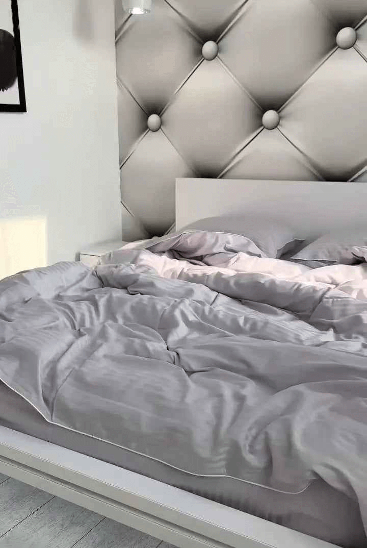 Literie en Satin Mercerisé – Rayé Gris Clair avec Bordure Blanche, 100% Coton Turc, 140 g/m², Collection Premium