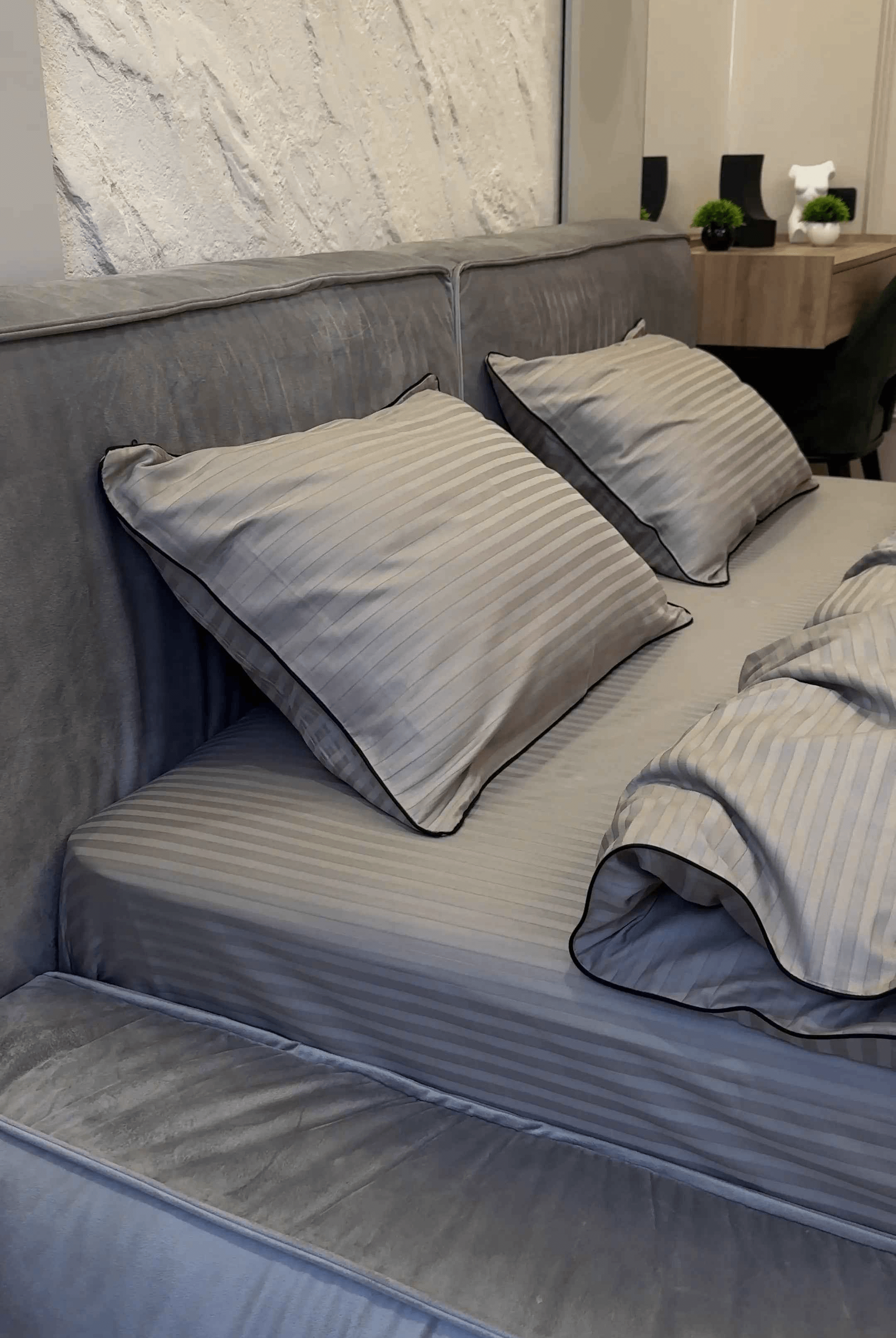 Literie en Satin Mercerisé – Graphite Clair avec Bordure Noire, 100% Coton Turc, 140 g/m², Collection Premium