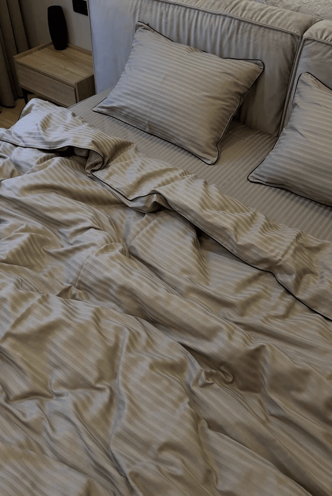Literie en Satin Mercerisé – Graphite Clair avec Bordure Noire, 100% Coton Turc, 140 g/m², Collection Premium