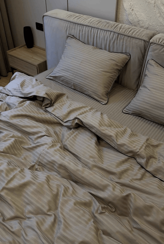 Literie en Satin Mercerisé – Graphite Clair avec Bordure Noire, 100% Coton Turc, 140 g/m², Collection Premium