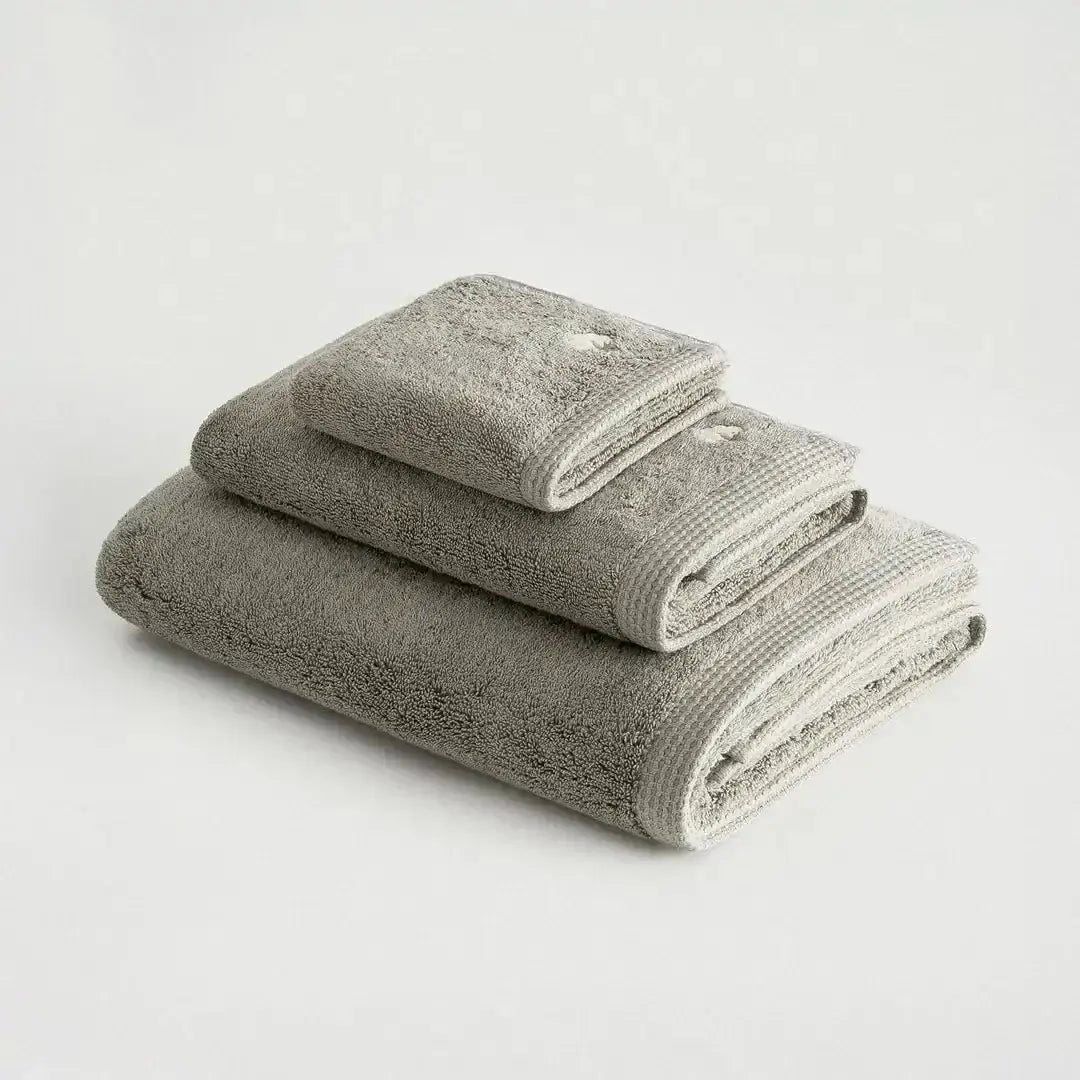 serviette brodée en coton biologique