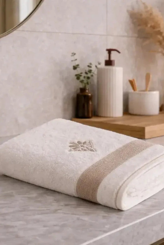 Zestaw 2 Ręczników Kąpielowych – Mihra – Damski, 100% Organiczna Bawełna, Detal z Haftem Arma, Kremowy Wivanco Bedding