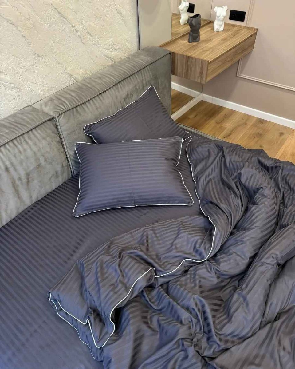 Literie en Satin Mercerisé – Graphite Clair avec Bordure Blanche, 100% Coton Turc, 140 g/m², Collection Premium