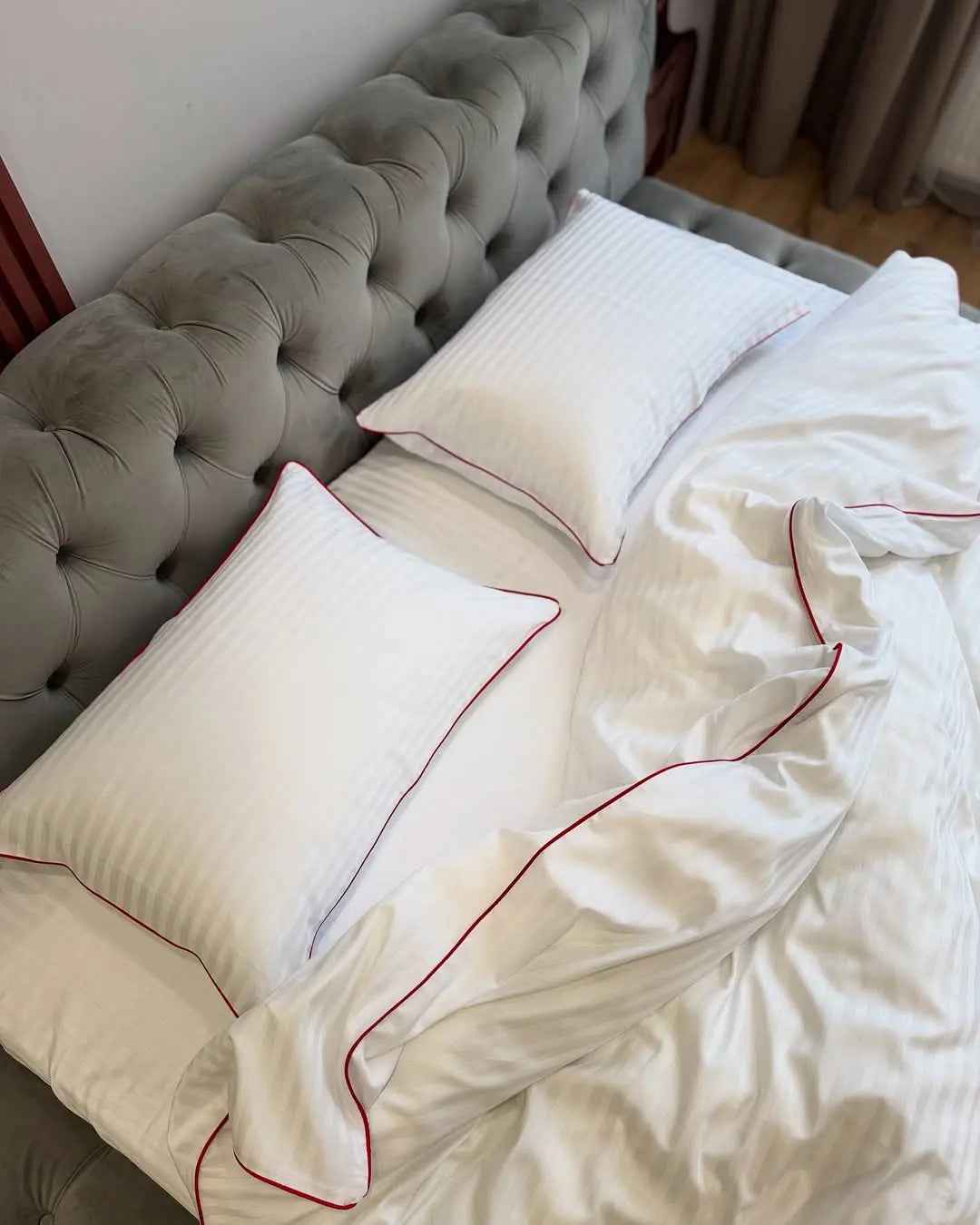 Pościel z Merceryzowanej Satyny z Czerwoną Lamówką w Pasy – Biała, 100% Bawełna Turecka, 140 g/m²,  Kolekcja Premium